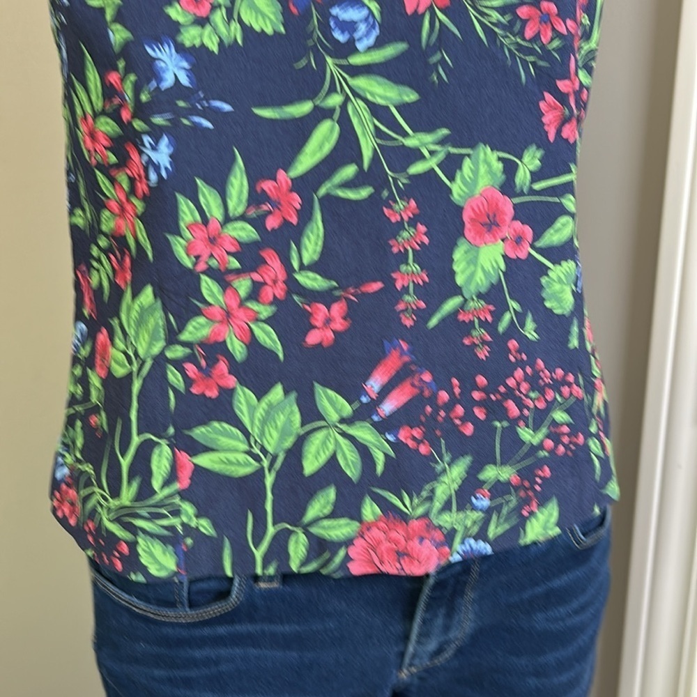 J McLaughlin Layne Top Amelia Floral Navy Blue Sleeveless Back Zip Sz 10 - Picture 4 of 12